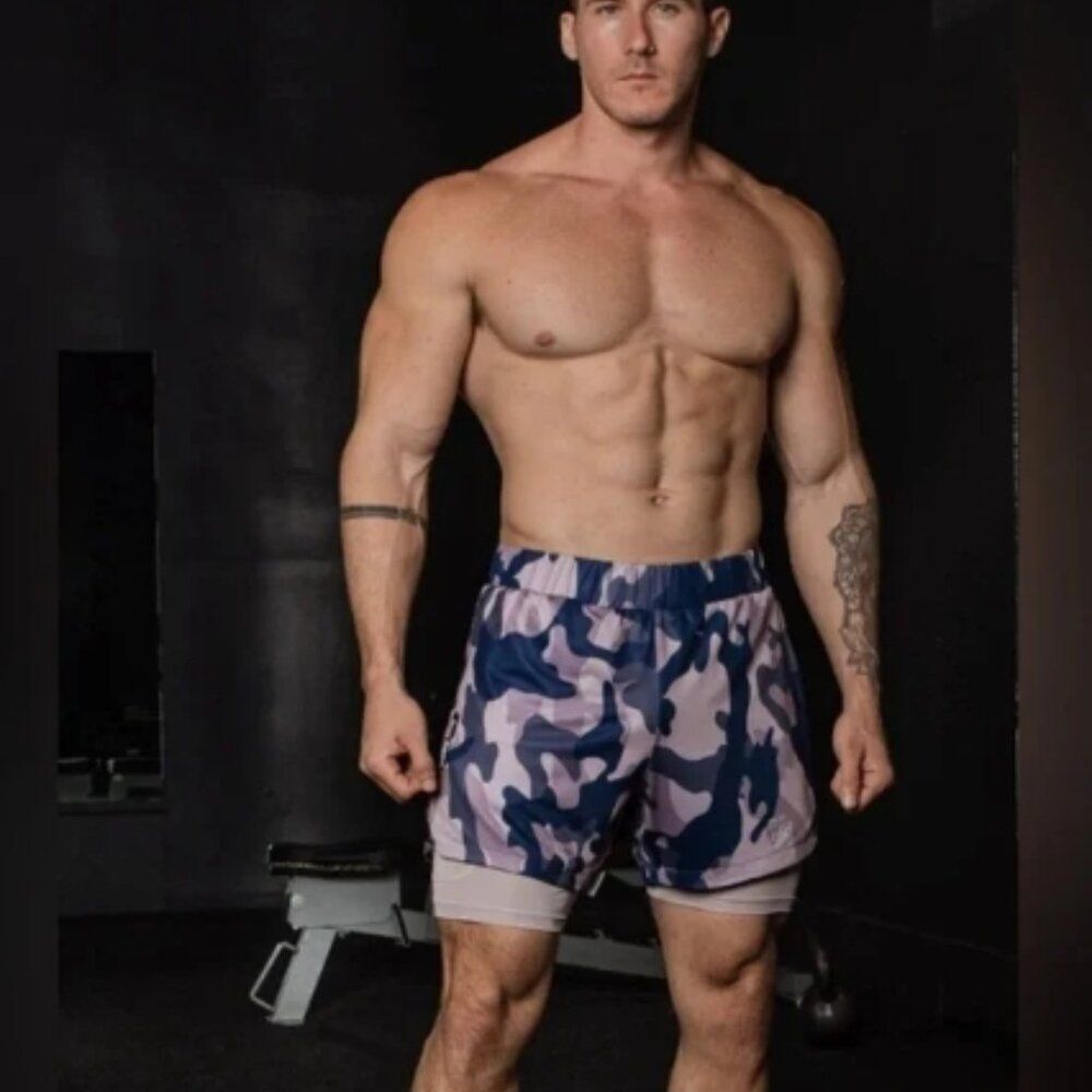 Like New! YOUNGLA 105 Compression Shorts 2.0 Running Training Sahara Camo in M